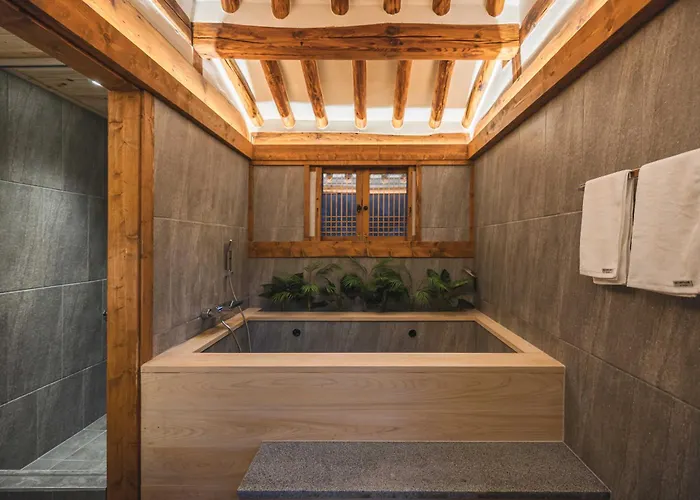 Luxury Hanok Pine